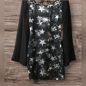 Star dress NWT flowy sleeves may run small